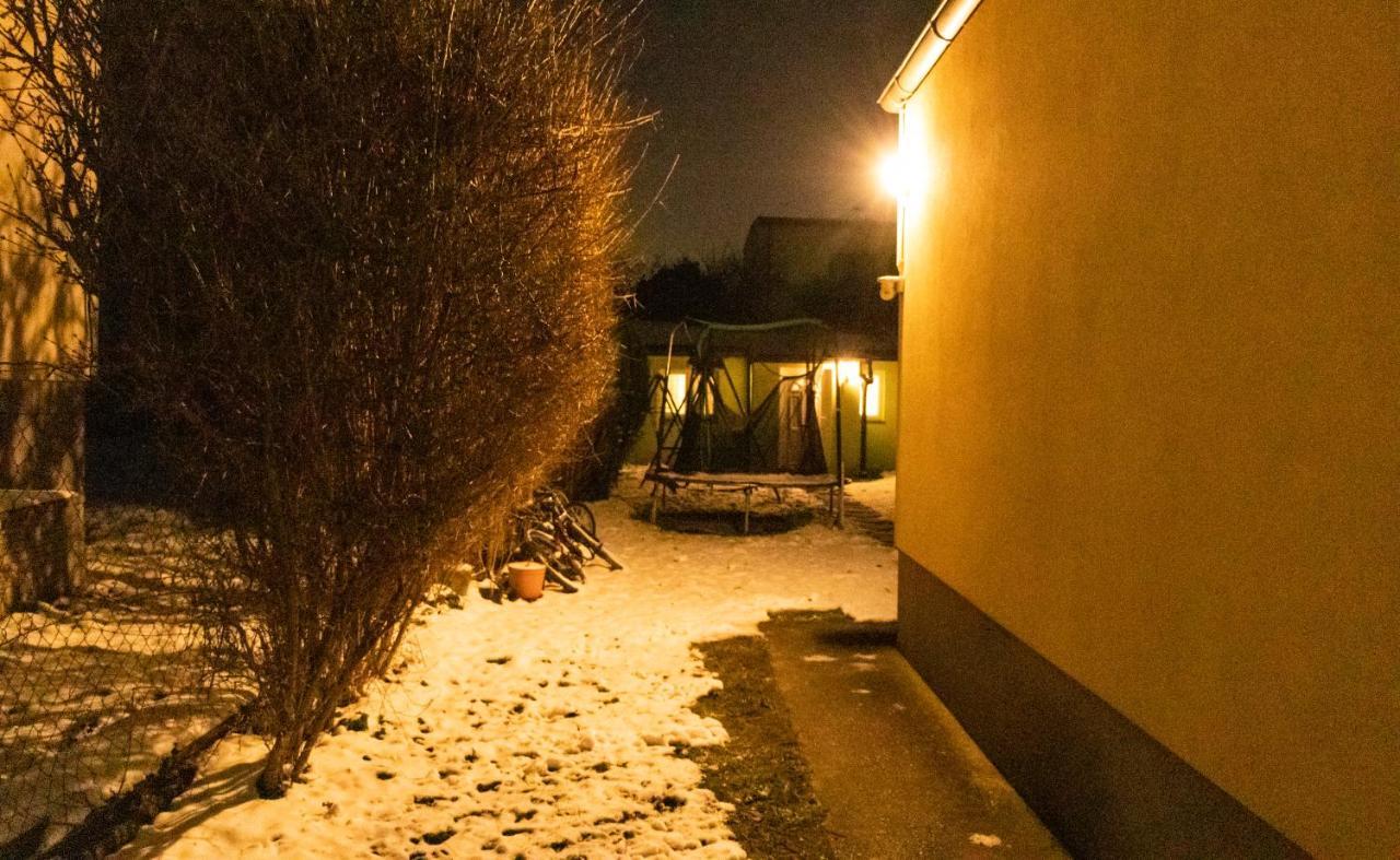 Small-Comfy Guest House In Donaustadt Garden - Not Shared! Wien Exterior foto